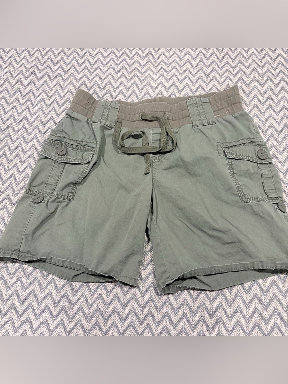 Motherhood Maternity Olive Green Cargo Shorts Size Medium Adjustable Belly Band
